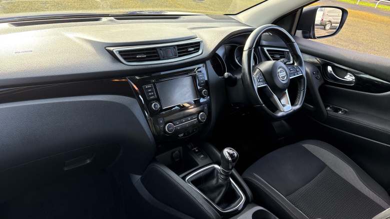 Nissan Qashqai 1.3 DiG-T Acenta Premium 5dr Petrol Hatchback